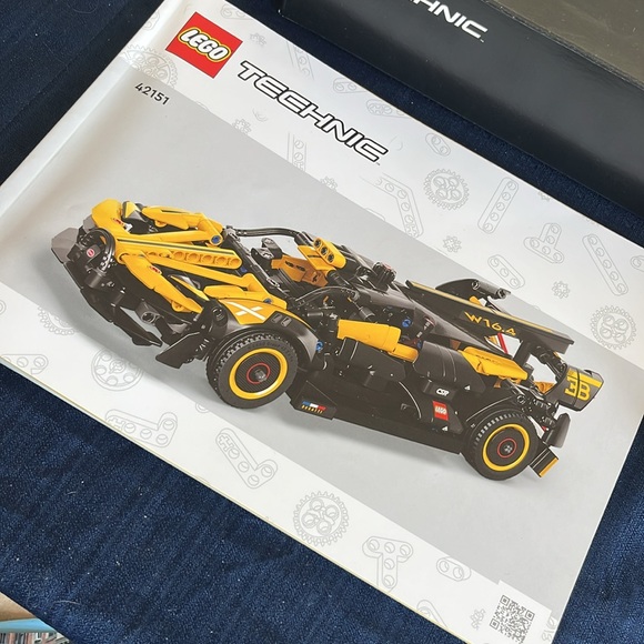 Used. LEGO 9+ Technic Bugatti Bolide - Picture 6 of 9